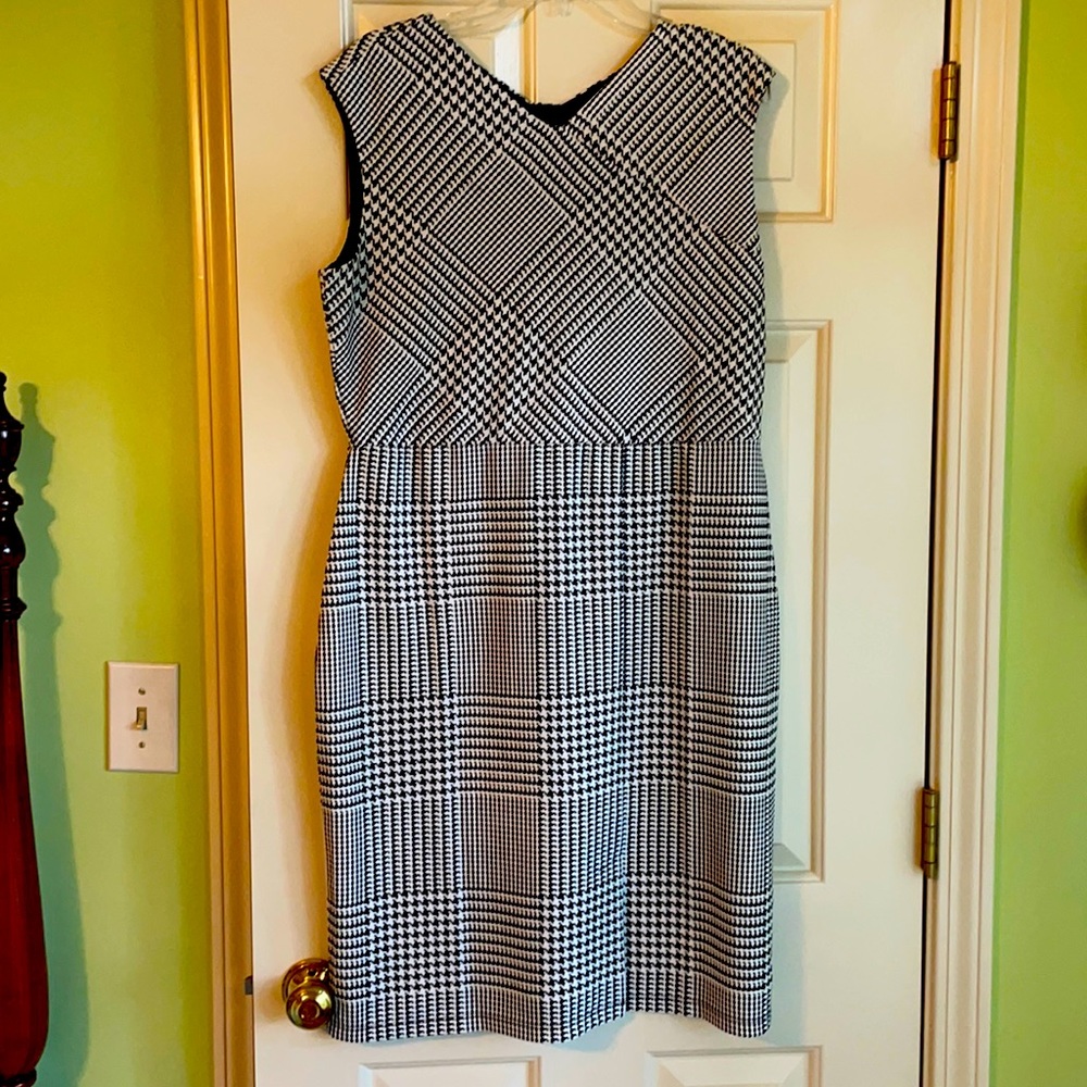 Houndstooth print knit dress